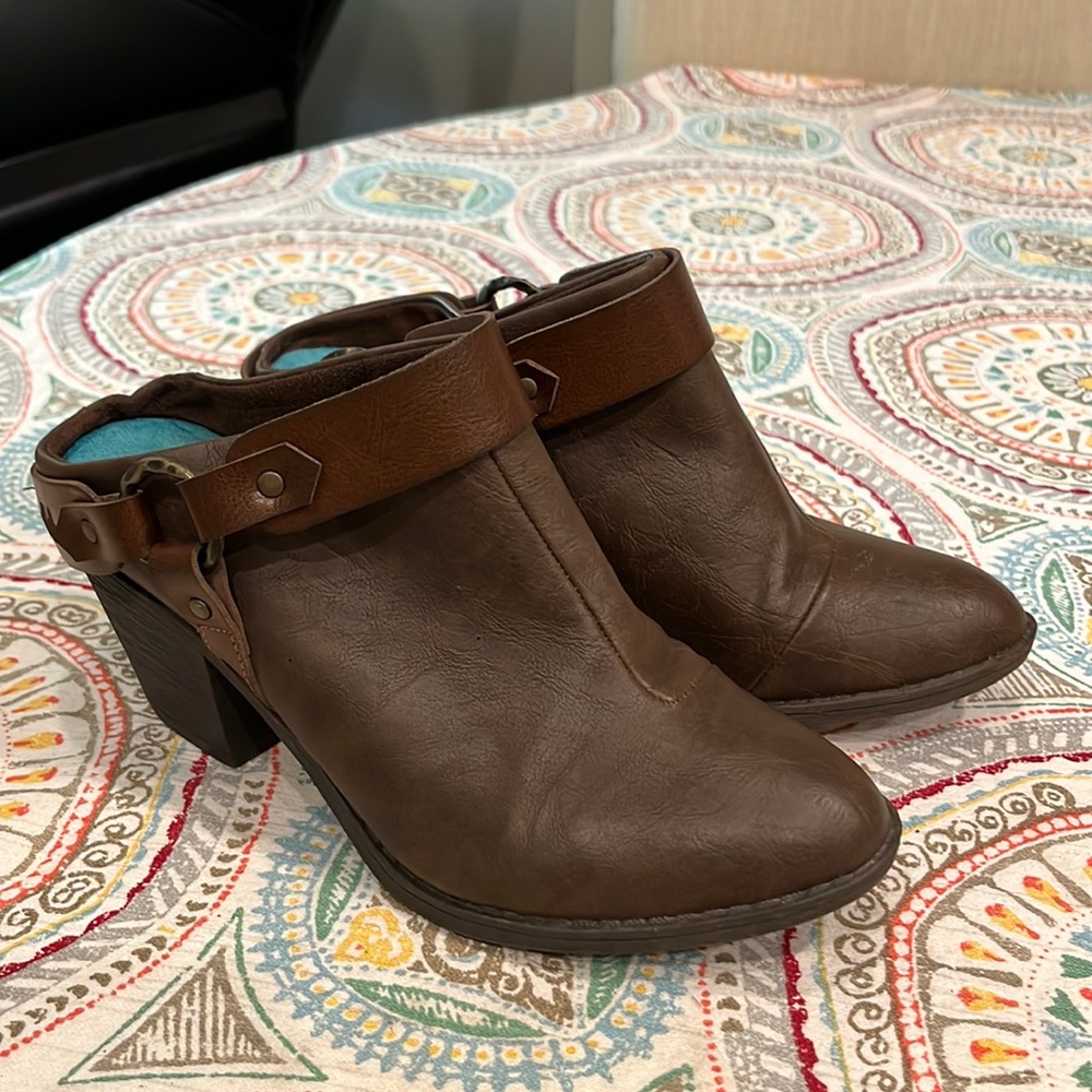 Blowfish Slip-On Backless Leather Bootie size 7 women’s